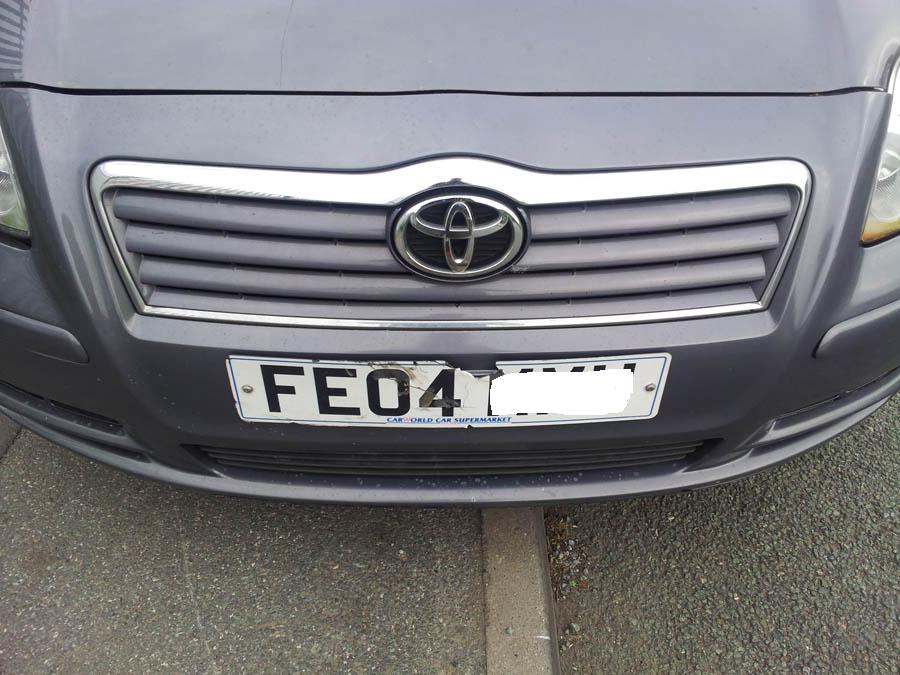 Toyota Avensis T3-X grille